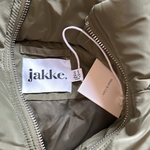 Jakke - Poppy recycled puffer jacket. Khaki green - Picture 4 of 10